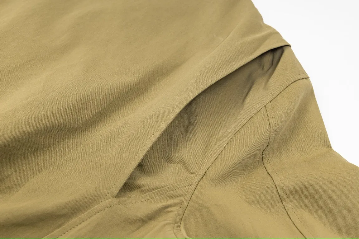 P300 model number: G317 Ralph Lauren's new 24ss classic embroidered logo lapel executive zipper jacket for both men and women. 1️⃣Selected from high-quality original developed pure cotton fabric, with customized plaid lining inside, the overall wear effect is very soft and comfortable. 2️⃣The workmanship details are perfectly controlled, with exquisite small logo embroidery on the chest, and the unique design style of splicing technology is used on the dropped shoulders to highlight your personality! The version is simple but not simple! 3️⃣ Complete with tag accessories, unisex design, and a very versatile jacket for men and women!  Color: black, navy blue, khaki Size: S, M, L, XL
